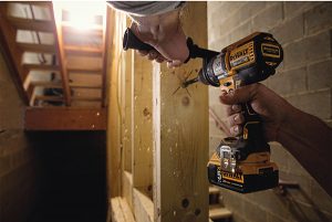 Máy cưa trượt hợp chất 1 may khoan pin DCD991P2 KR 1
