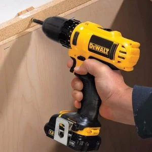 Máy khoan vặn vít động lực Pin 2 may khoan pin dewalt co xuat xu tu nuoc nao co tot khong sd