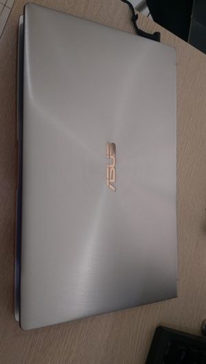 Laptop Asus UX433F i7-8565U/8GB/512GB SSD/UMA/14'' FHD/Win10/Bạc/Túi Sleeve/Cáp Usb to RJ45/2YW_UX433FA-A6111T