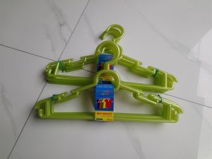 Móc nhựa treo quần áo