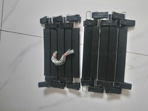 Móc treo quần màu đen có kẹp