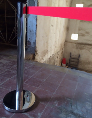 Chân kéo an toàn inox Đế Phi 350mm x Phi cột 74mm x Cao 900mm Dây an toàn Dài max 5m