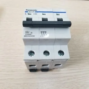 Aptomat Panasonic 3P 32A