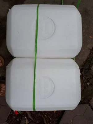 Can nhựa màu trắng 20 lít