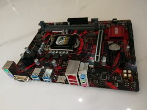 Main Asus EX-B365M-V5 : Intel B365 SK1151/2xDDR4 2133/1*PCI-e x 16+2*PCI-e/M.2/LAN1000/HDMI, VGA