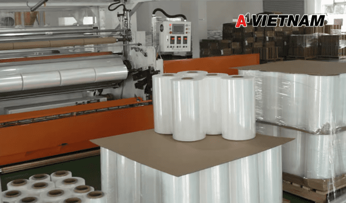 Màng PE bọc hàng, quấn pallet 4 mang pe 111