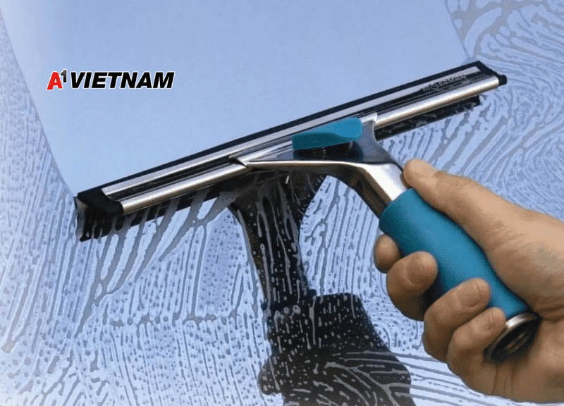 Cách bắn keo silicon không cần súng hiệu quả 2 Vệ sinh sạch sẽ bề mặt trước khi sử dụng keo dán silicone