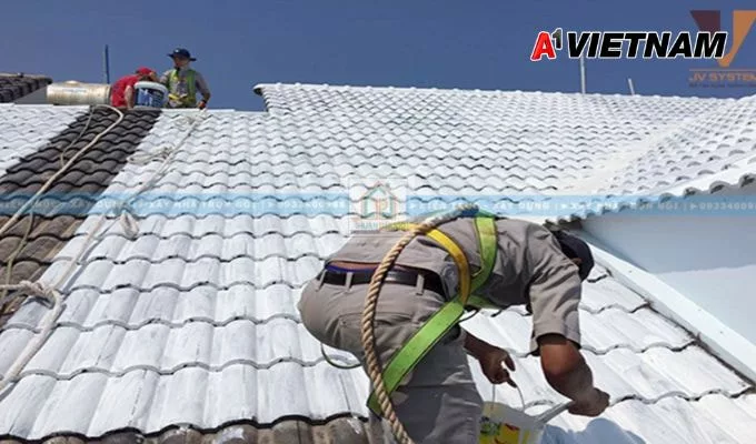 Top 5 cách chống thấm mái ngói đơn giản, hiệu quả, nhanh chóng 3 son chong tham mai ngoi A1 Viet Nam jpg