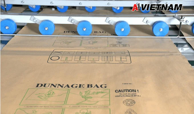 tui khi chen hang 2004