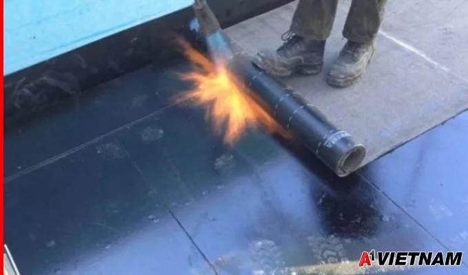 Chống Thấm Nhà Vệ Sinh Bằng Màng Khò Nóng Hiệu Quả 100% 3 chong tham nha ve sinh bang mang kho 2 jpg