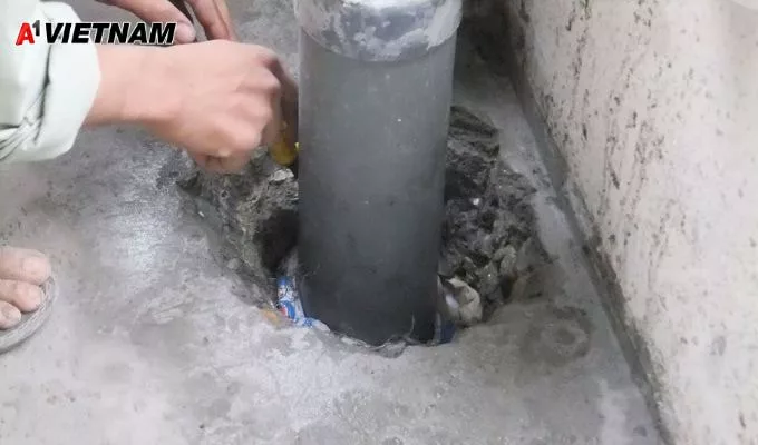 Cách Chống Thấm Lỗ Thoát Sàn Triệt Để 100% Không phải Ai Cũng Biết? 4 chong tham lo thoat san 5 jpg