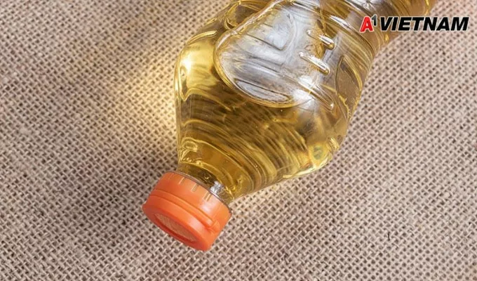 Hướng dẫn cách gỡ keo dán gỗ hiệu quả và an toàn 2 Sử dụng dầu thực vật để gỡ keo dán trên gỗ