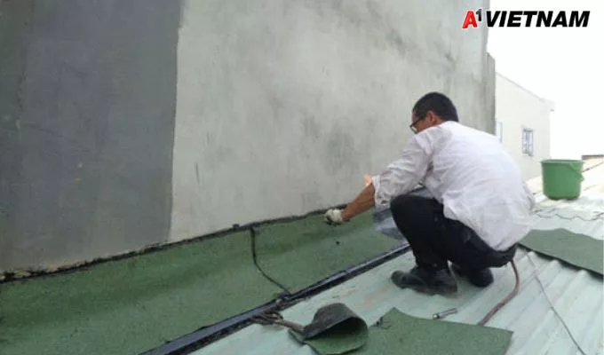 Cách chống thấm tường nhà liền kề giữa 2 nhà hiệu quả, triệt để 100% 2 chong tham khe tiep giap giua hai nha 1 jpg