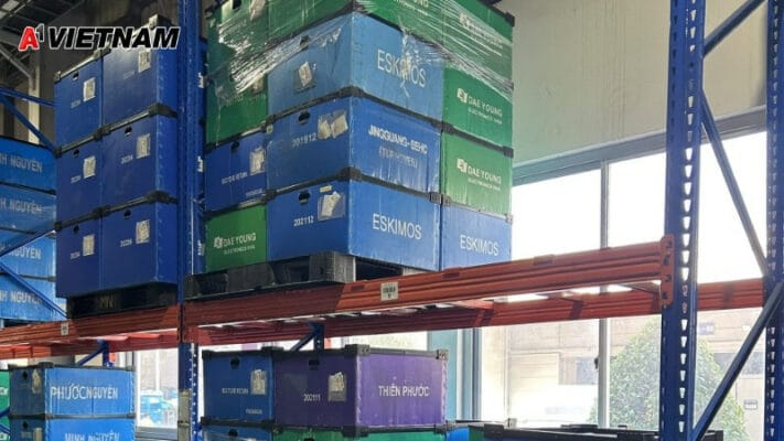 so sanh thung danpla va thung kim loai 5