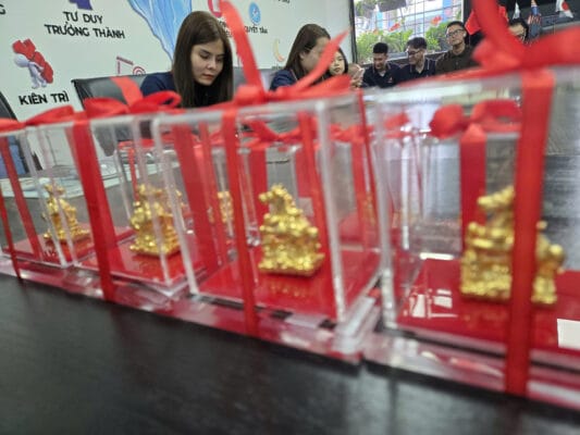 Thưởng vàng cho nhân viên xuất sắc tại A1 Việt Nam